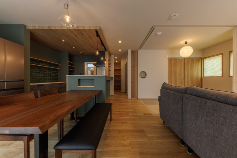 『すき』にかこまれる回遊動線の家