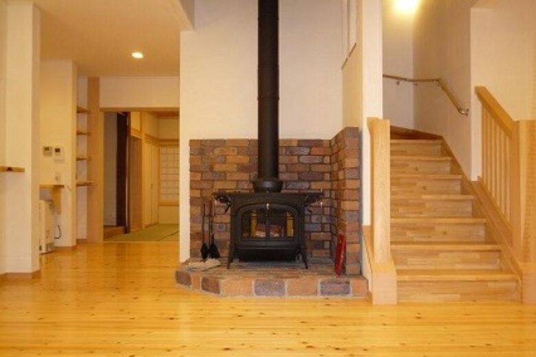 福島県会津若松市本町 高気密・高断熱の家でも使える薪ストーブ