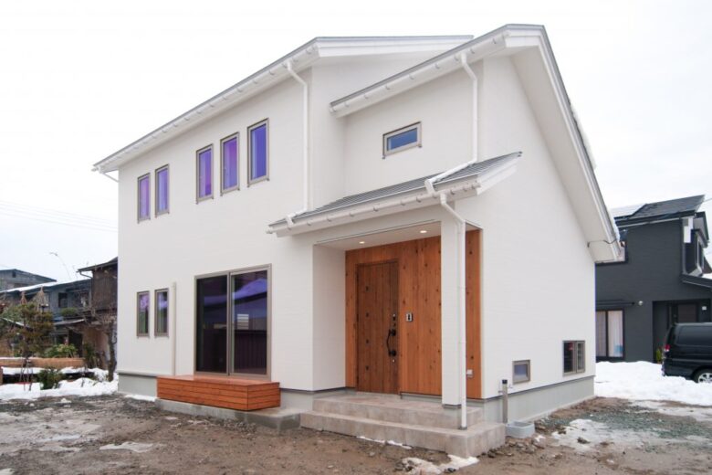 「木」をアクセントに温かみあふれる家