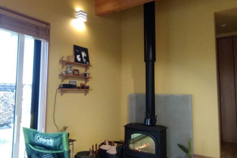 磐梯山を望む　薪ストーブのある平屋のお家