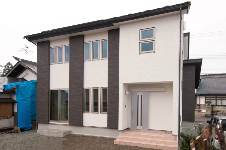 モダンスタイルに建て替え！白を基調とした透明感のある家！